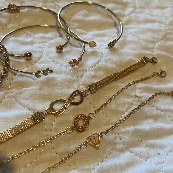 7 Gold tone Bracelets for One Price - Picture 2 of 5